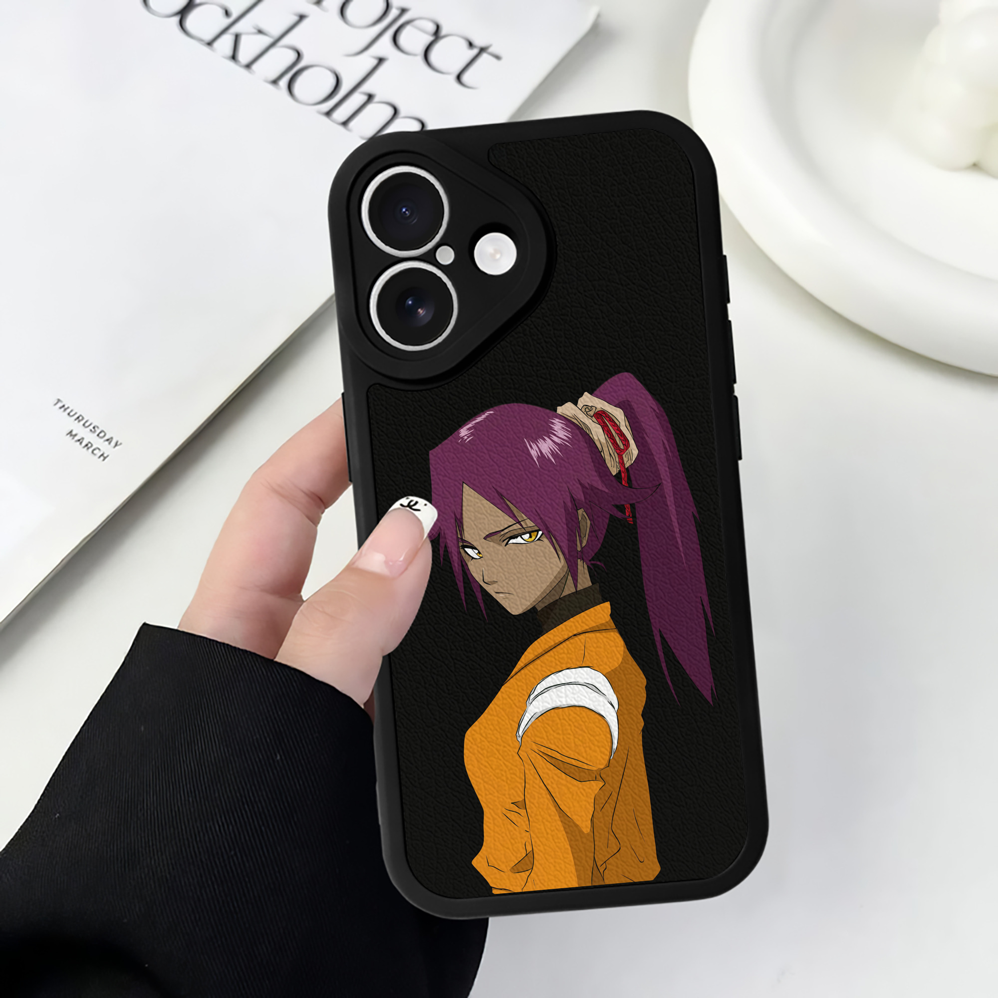 （画像用） ブリーチ 四楓院 夜一（しほういん よるいち） BLEACH Shihouin Yoruichi 【iPhone 16シリーズ対応】シリコンスマホケース（レザー調） 材質：シリコン